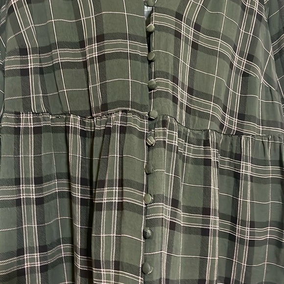 Torrid Babydoll Rayon Twill button Front Top Size 2 - Picture 2 of 9